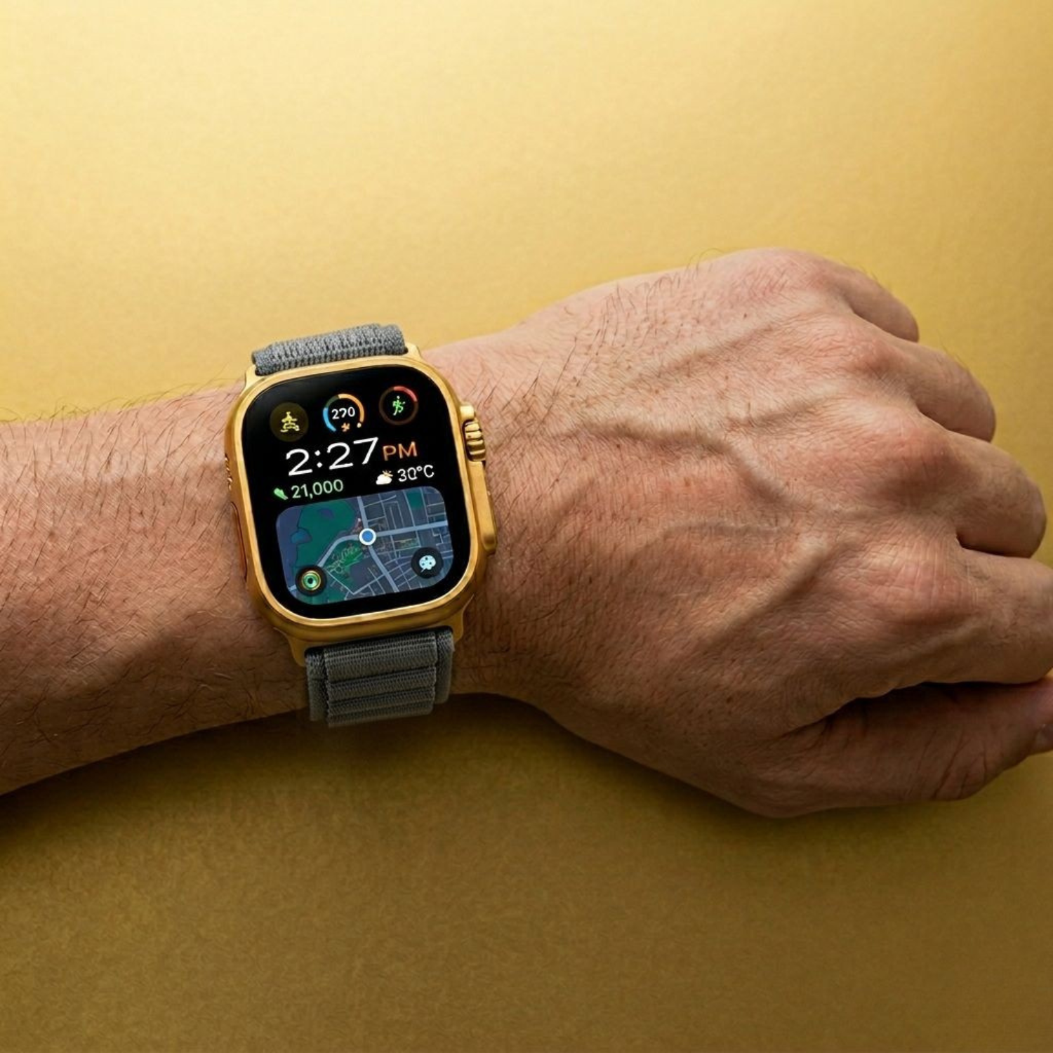 i20 Ultra Smartwatch – Luxury Gold Edition with Wireless Earbuds & Multi-Strap