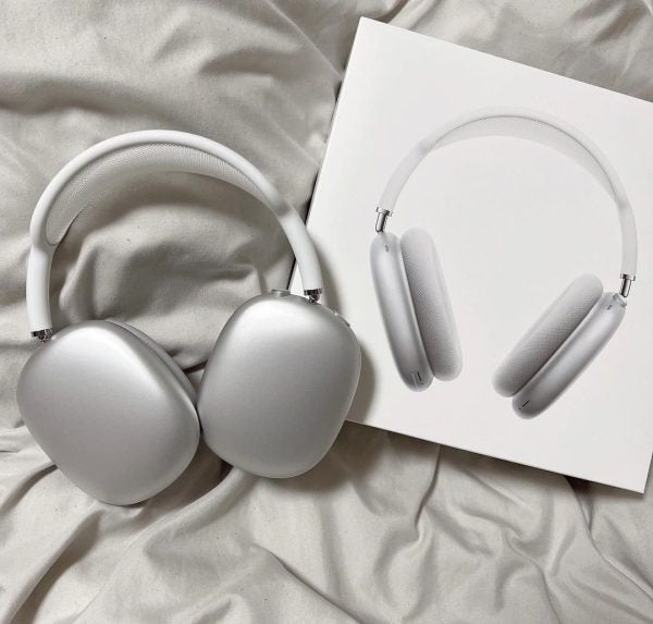 Apple AirPods Max - Premium Wireless Bluetooth Headphones with Magnetic Earcups & High-Fidelity Sound